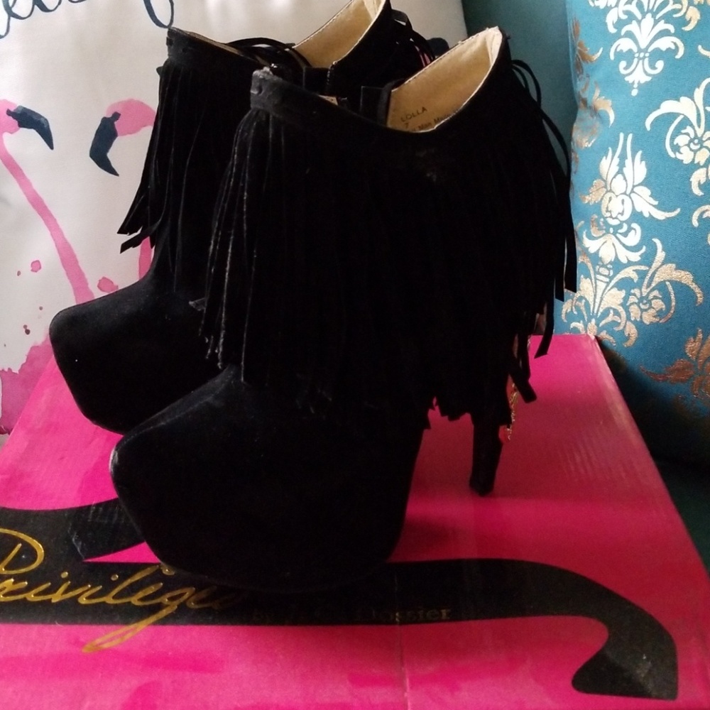 Shoes - Picture 4 of 4